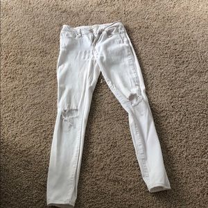 White skinny jeans